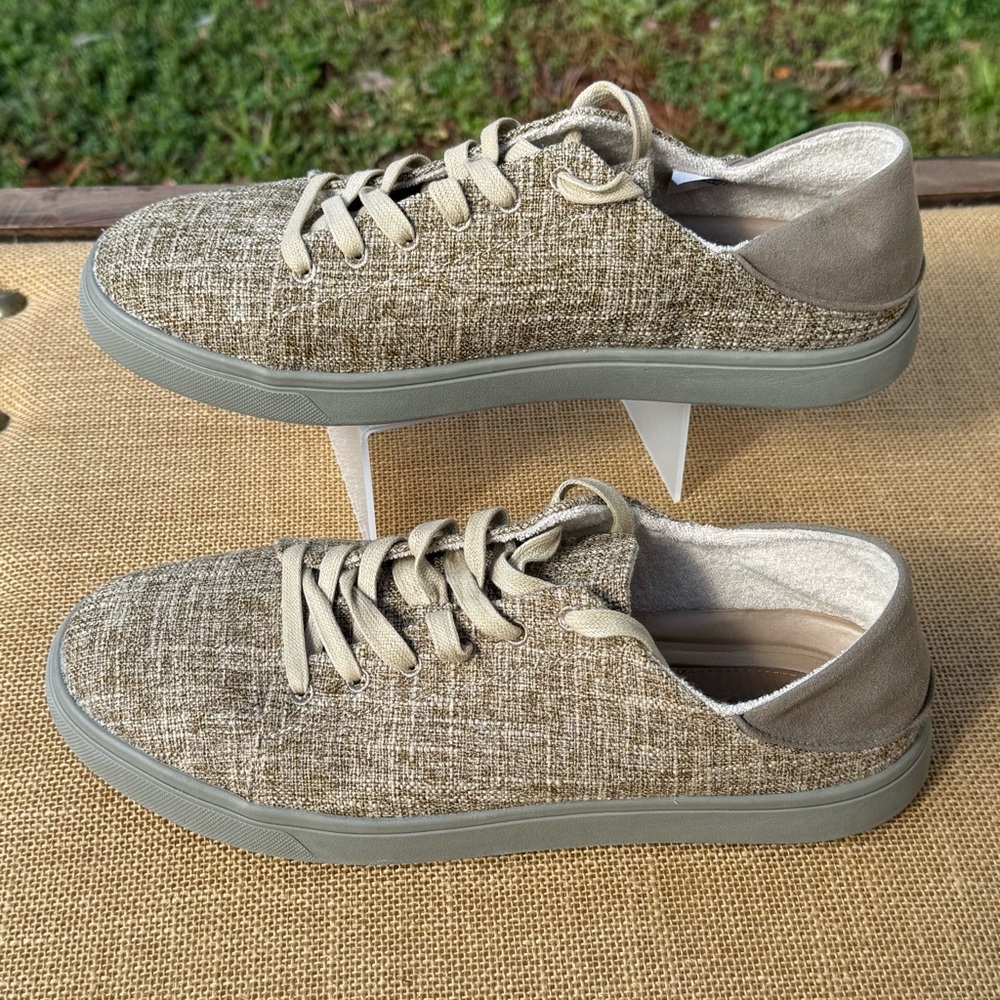 BareTraps Liam Men's and Casual Lace-Up Sneakers-  Size 9.5